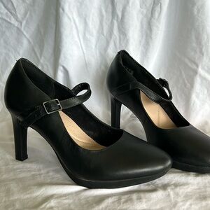 Clarks Womens Ambyr Shine heels